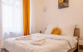 Republicii Quiet Courtyard Apartment